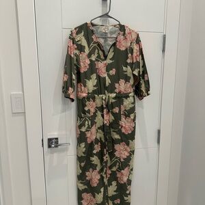 Chic Floral Mini Dress in Green and Pink